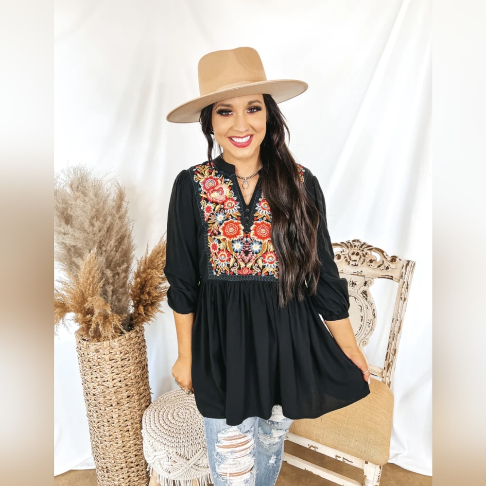 FLORAL EMBROIDERED YOKE BABYDOLL TOP IN BLACK